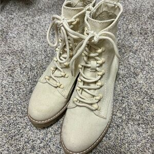 Universal Thread combat boots